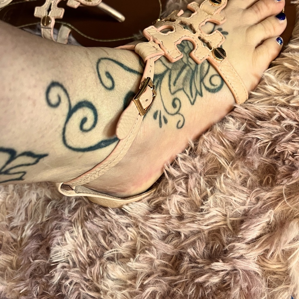 Tory Burch Phoebe throng flat sandals  New W/box